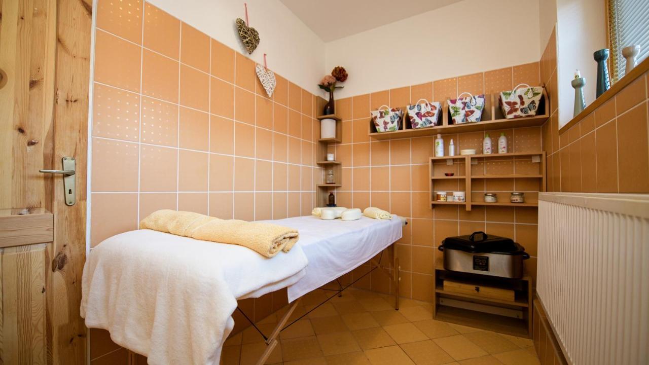 Wellness Penzion Eva Dolni Moravice ภายนอก รูปภาพ