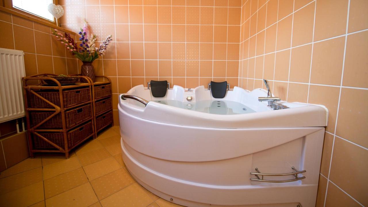 Wellness Penzion Eva Dolni Moravice ภายนอก รูปภาพ